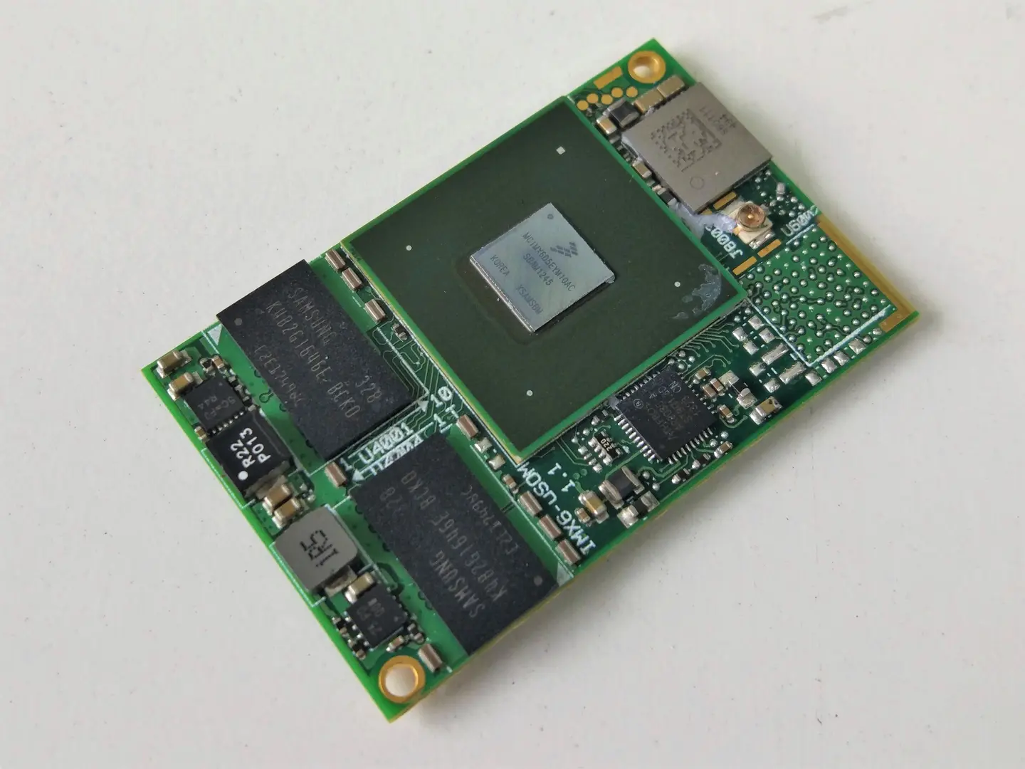 A compact i.MX6 computer-on-module with an embedded processor and memory.